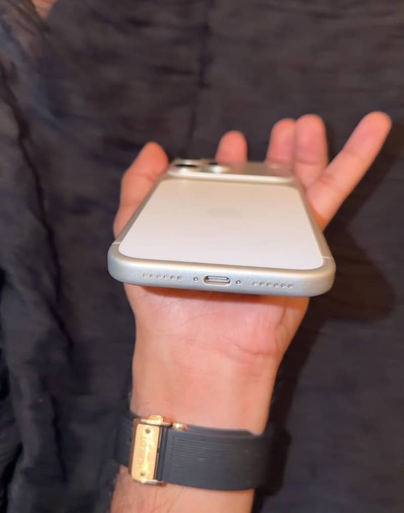 Apple iPhone 17 Pro Max 2