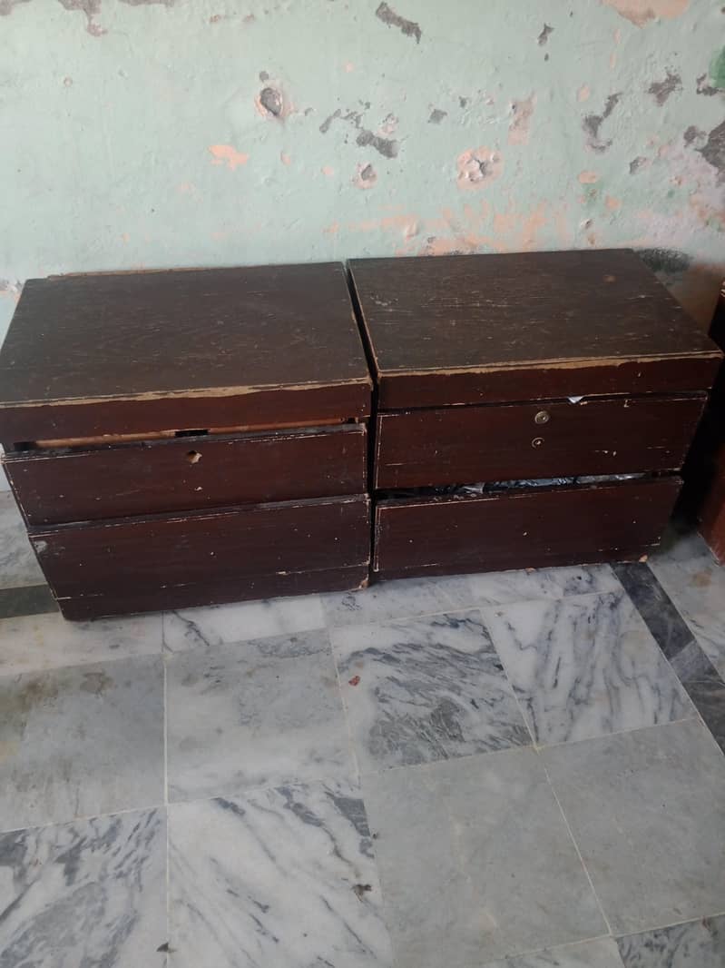 Dressing table & 2 side tables 2