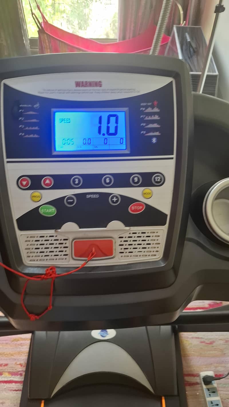 treadmill in excellent condition 5