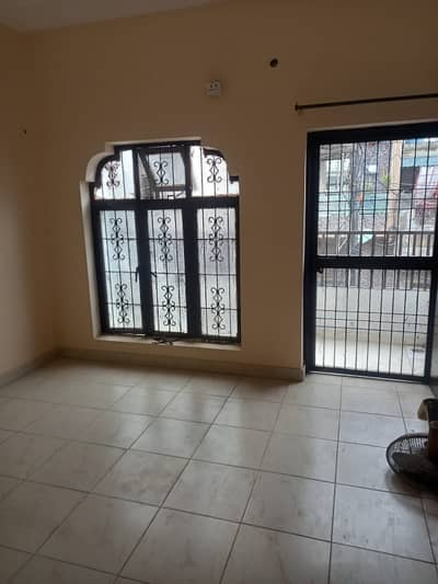 5MARLA INDEPENDENT TILE FLOORING FLAT FOR RENT IN ALLAMA IQBAL TOWN