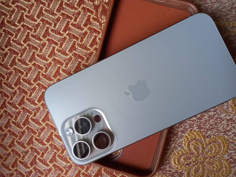Apple iPhone 15 Pro Max 0