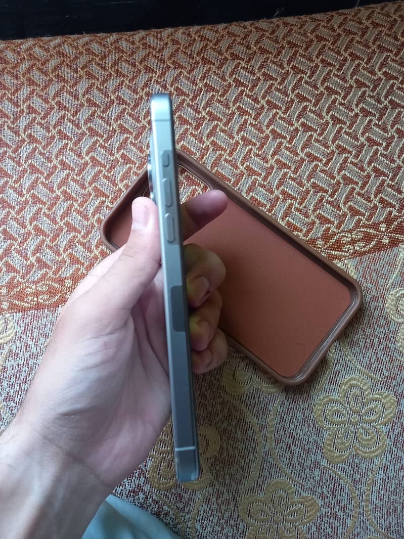 Apple iPhone 15 Pro Max 1