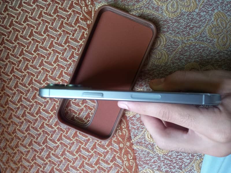 Apple iPhone 15 Pro Max 2
