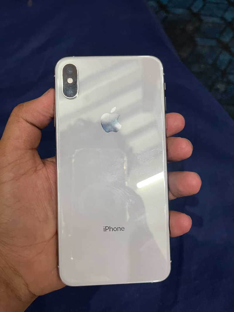 Apple iPhone XS Max 1