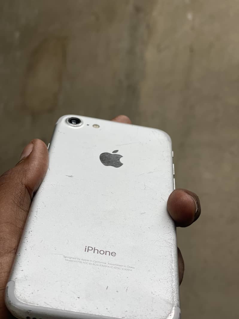 Apple iPhone 7 0