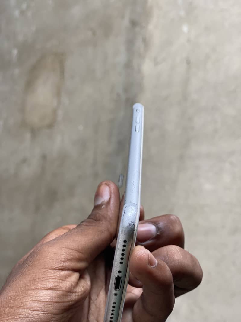 Apple iPhone 7 2