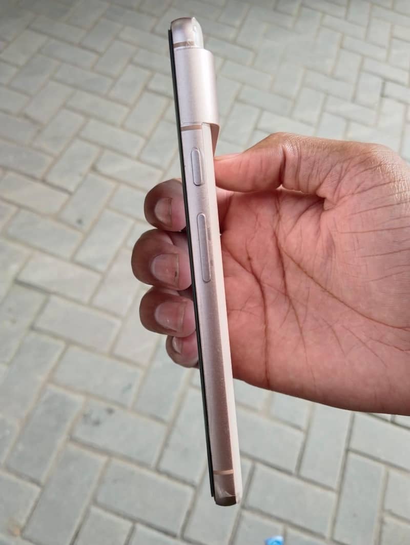 Google Pixel 8 4