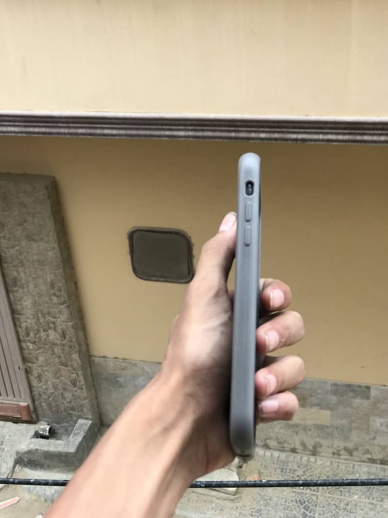 Apple iPhone XR 3