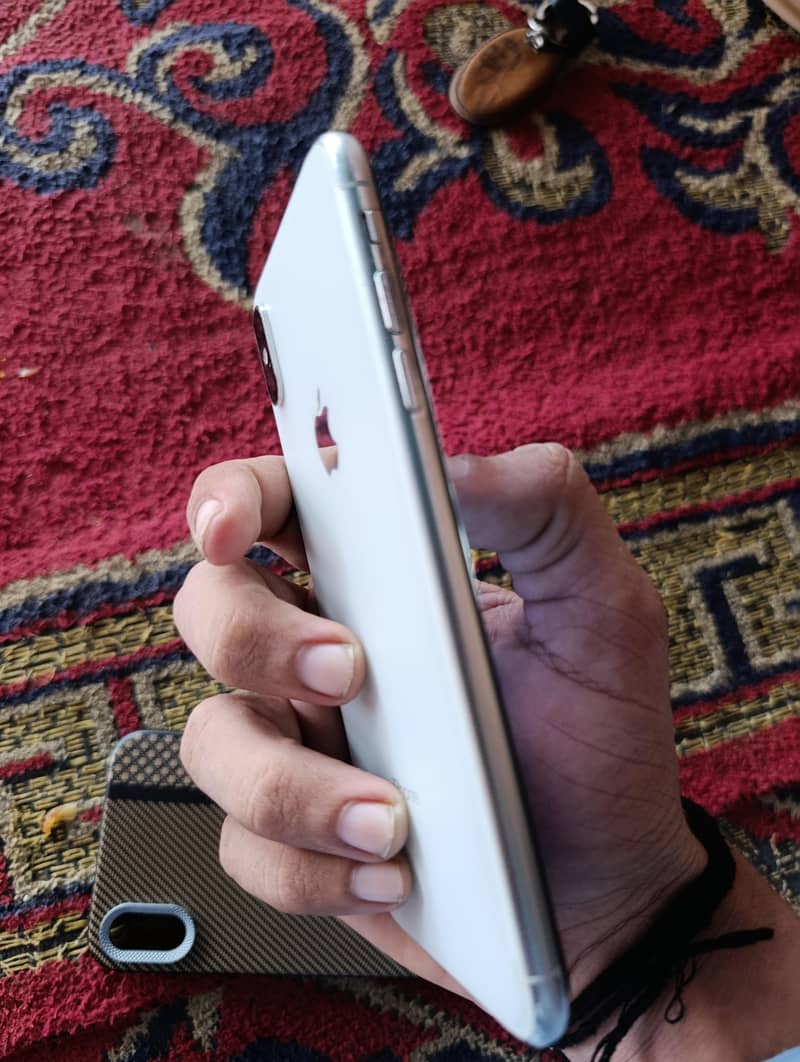 Apple iPhone XS Max 2