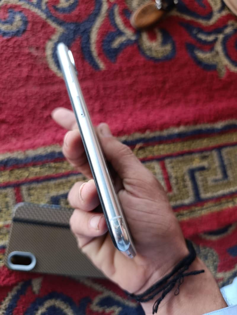 Apple iPhone XS Max 3