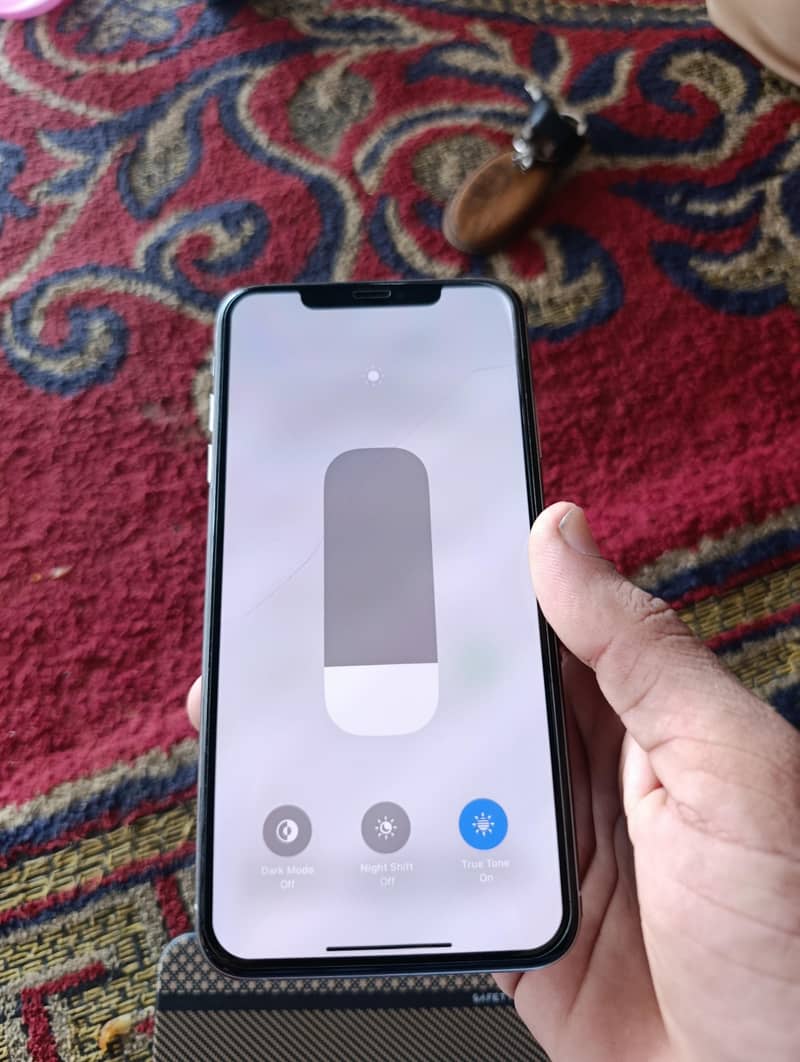 Apple iPhone XS Max 4