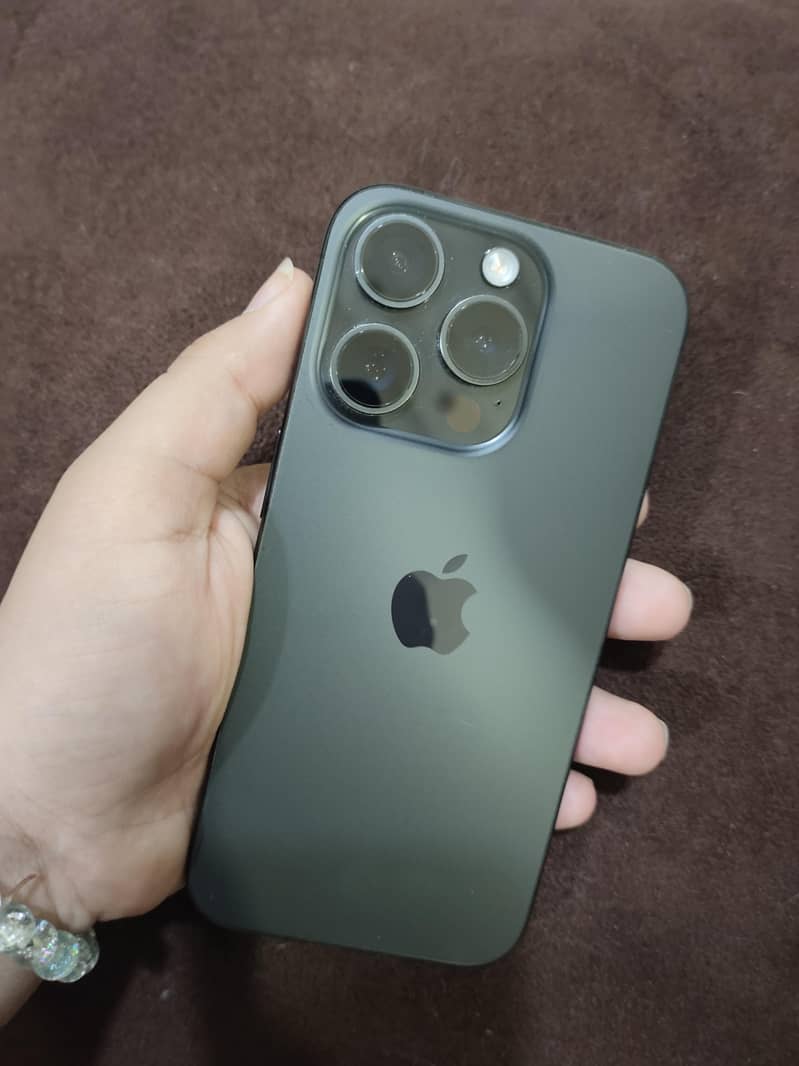 Apple iPhone 15 Pro 3