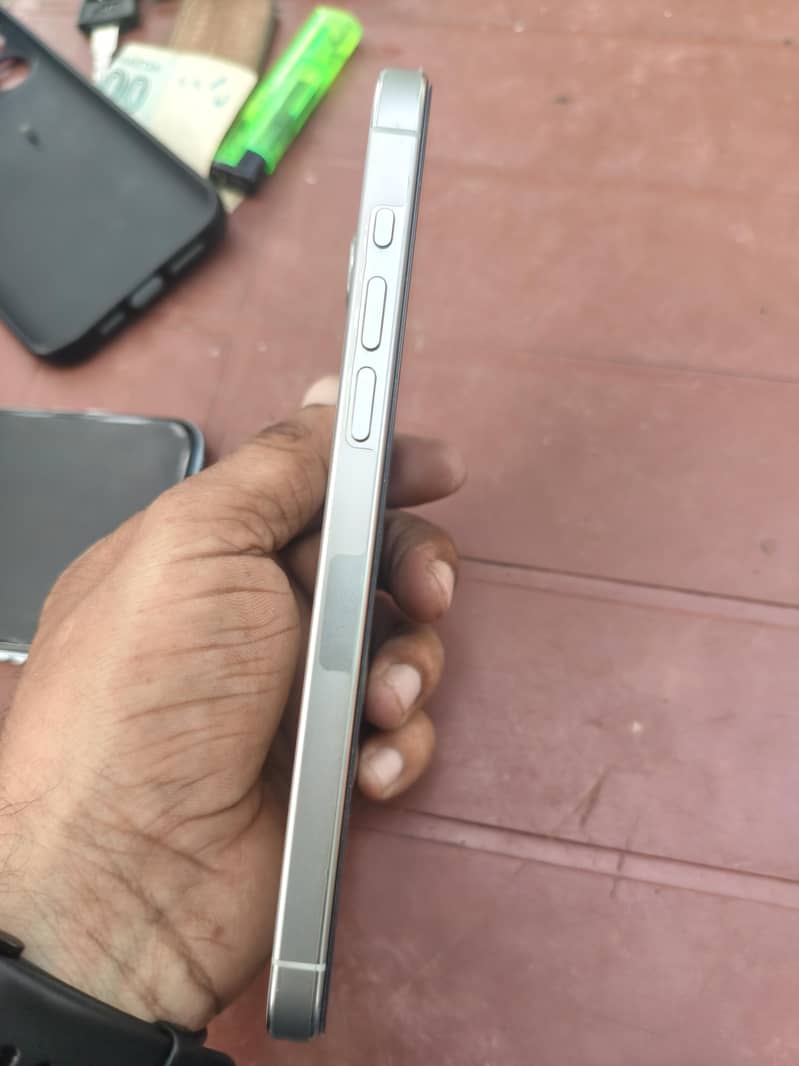 Apple iPhone 15 Pro Max 1