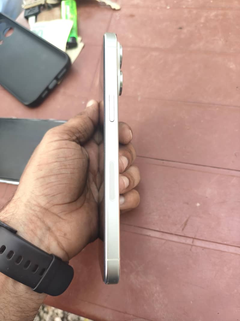 Apple iPhone 15 Pro Max 2