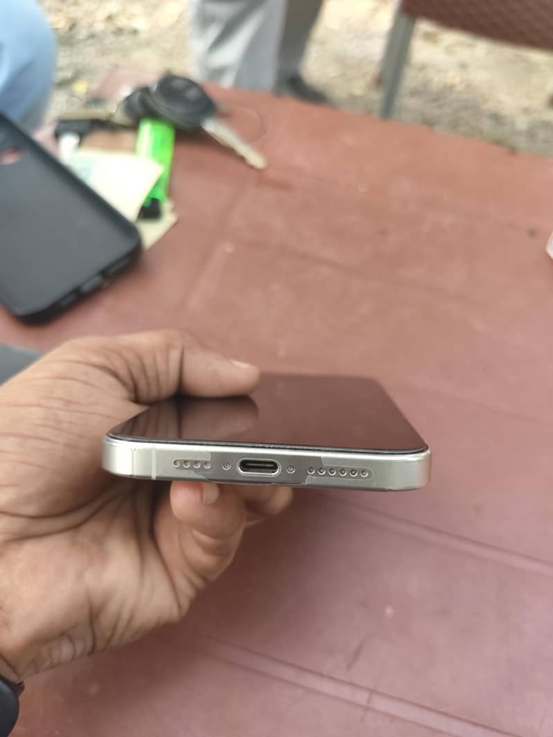 Apple iPhone 15 Pro Max 3