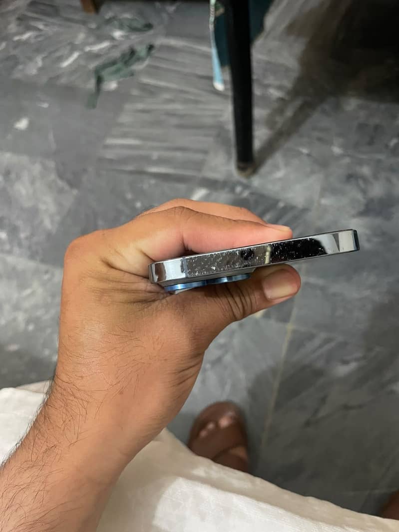 Apple iPhone 13 Pro Max 4
