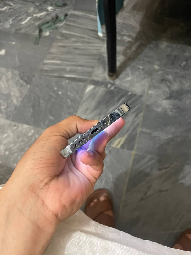 Apple iPhone 13 Pro Max 6