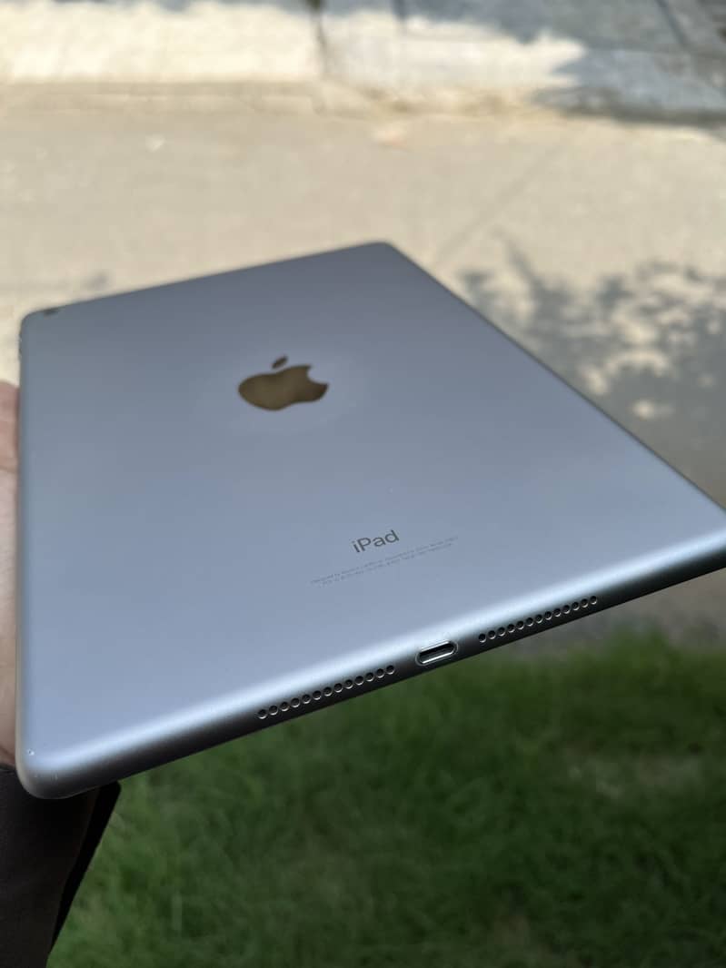 Apple ipad 5th generation 1