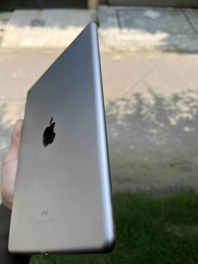 Apple ipad 5th generation 2