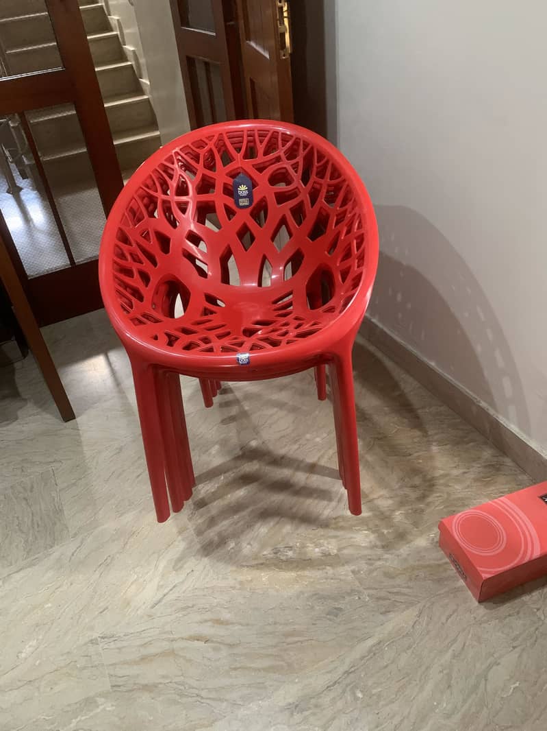 4 Chairs 1