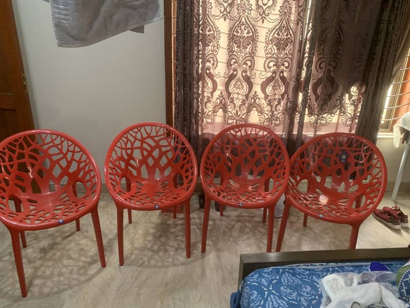 4 Chairs 4