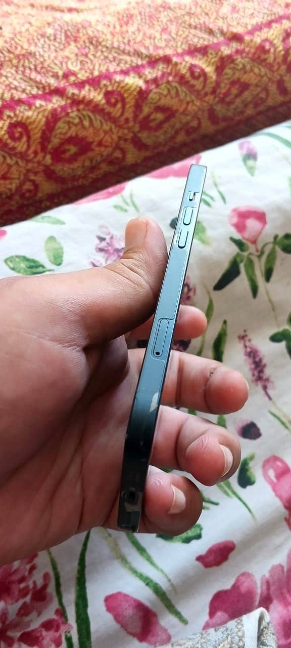 Apple iPhone 13 1