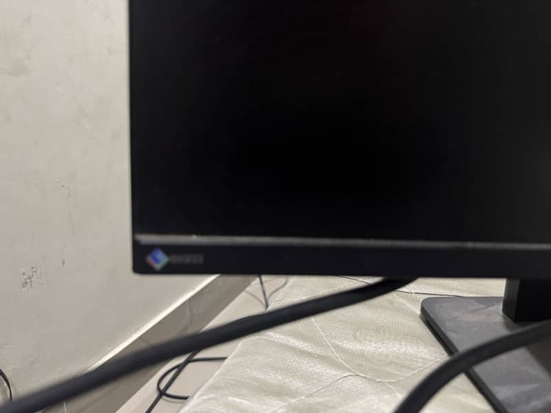 24 inch Borderless Display 0