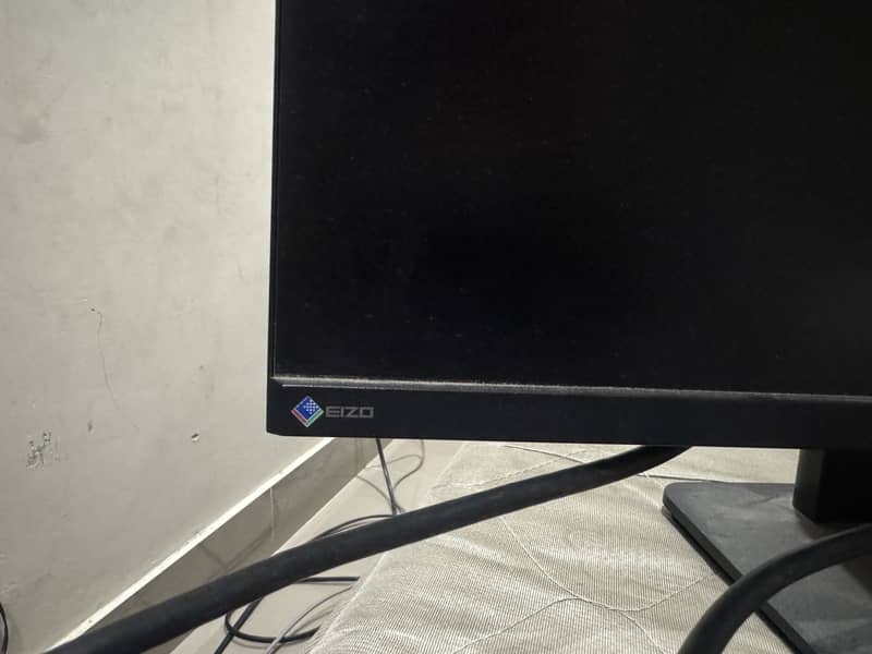 24 inch Borderless Display 2