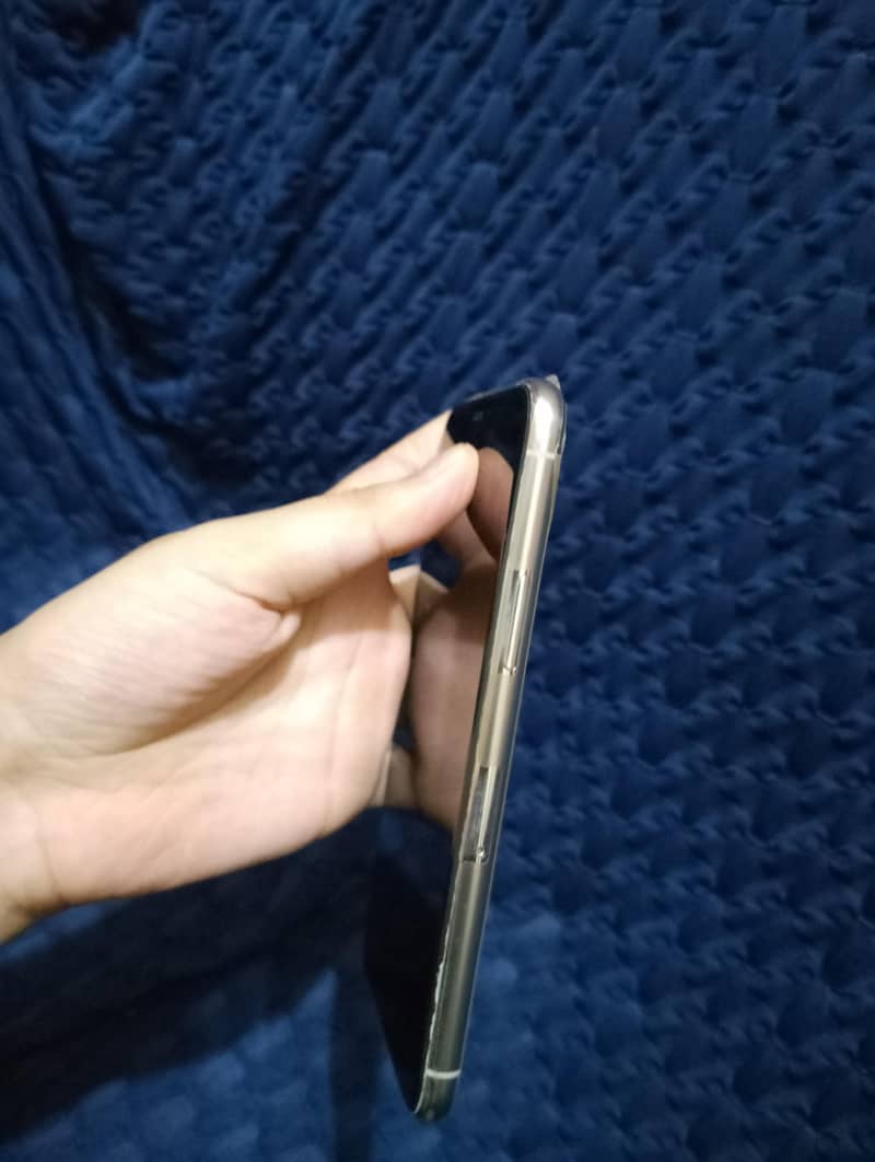 Apple iPhone 11 Pro 1
