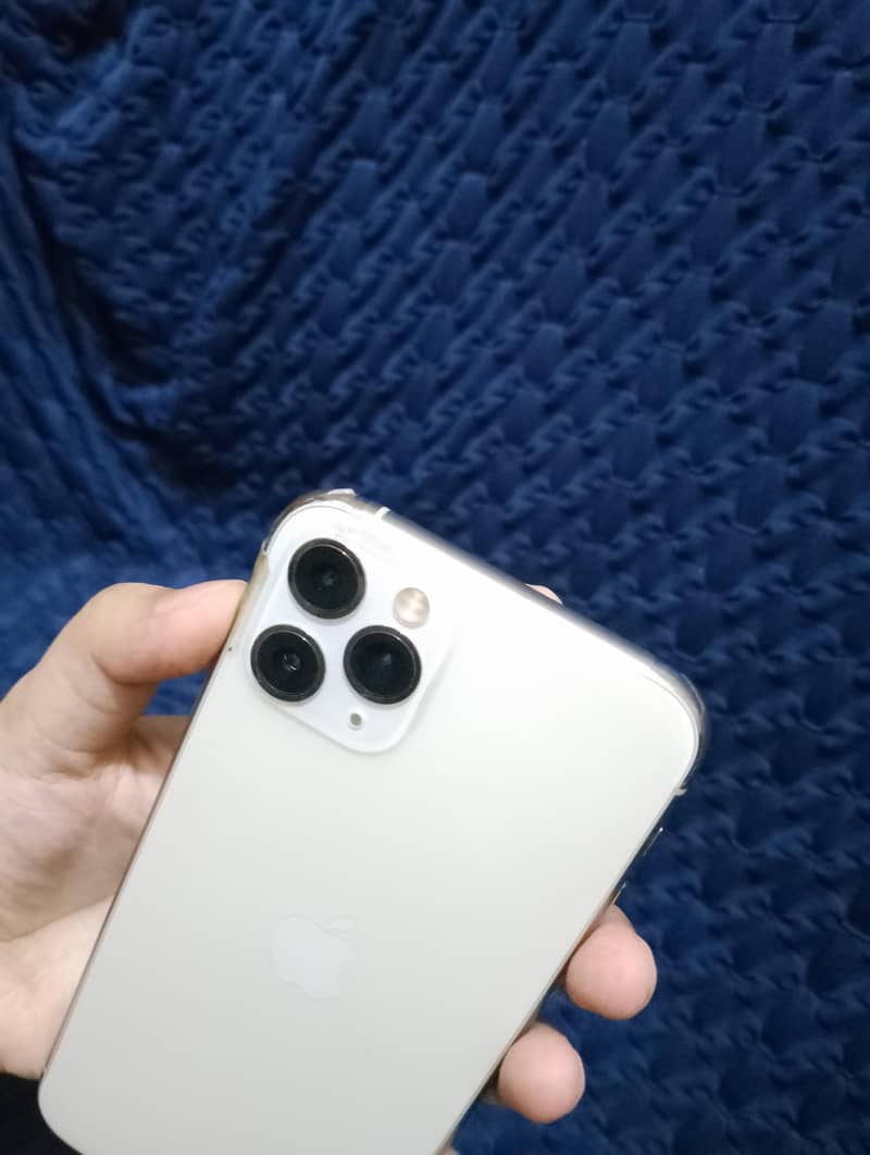 Apple iPhone 11 Pro 2