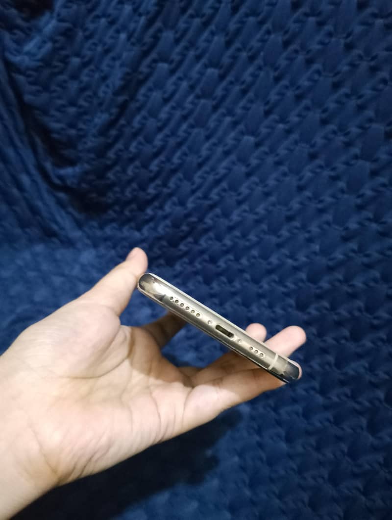 Apple iPhone 11 Pro 3