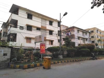 Gulshan-e-Iqbal - Block 16 1500 Square Feet Flat Up For sale