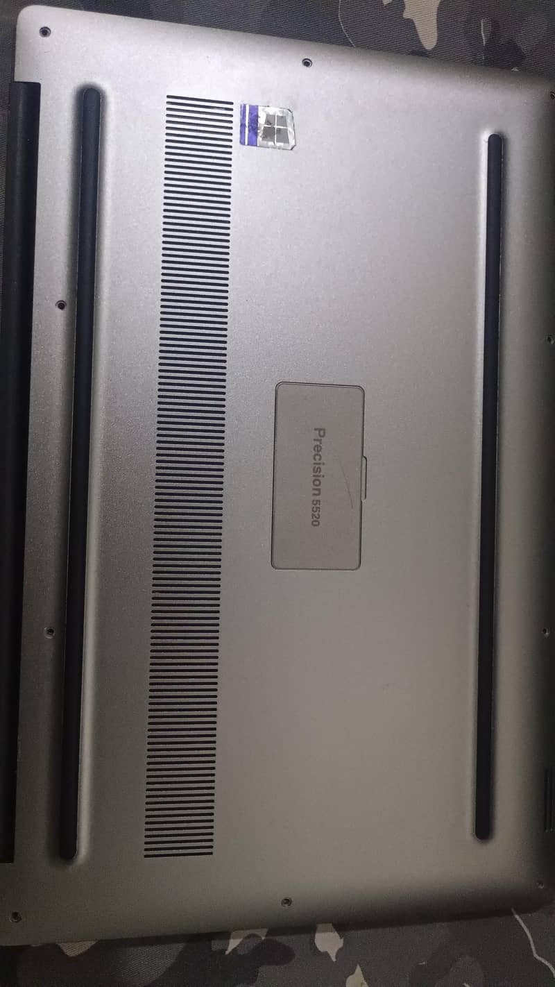 Dell precision 5520 4