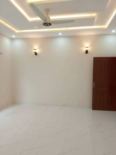 Gulshan-E-Iqbal Block 17 Back National Stadium 2nd Floor Flat 3 Bed Bed Drawing Lounge Kitchen Best Chance Deal  lift parking