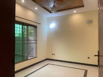 600 Yard Ground Floor Portion 3 Bed Rooms With Study Rooms Ranovated Neat And Clean Gardne Resonabale Rent