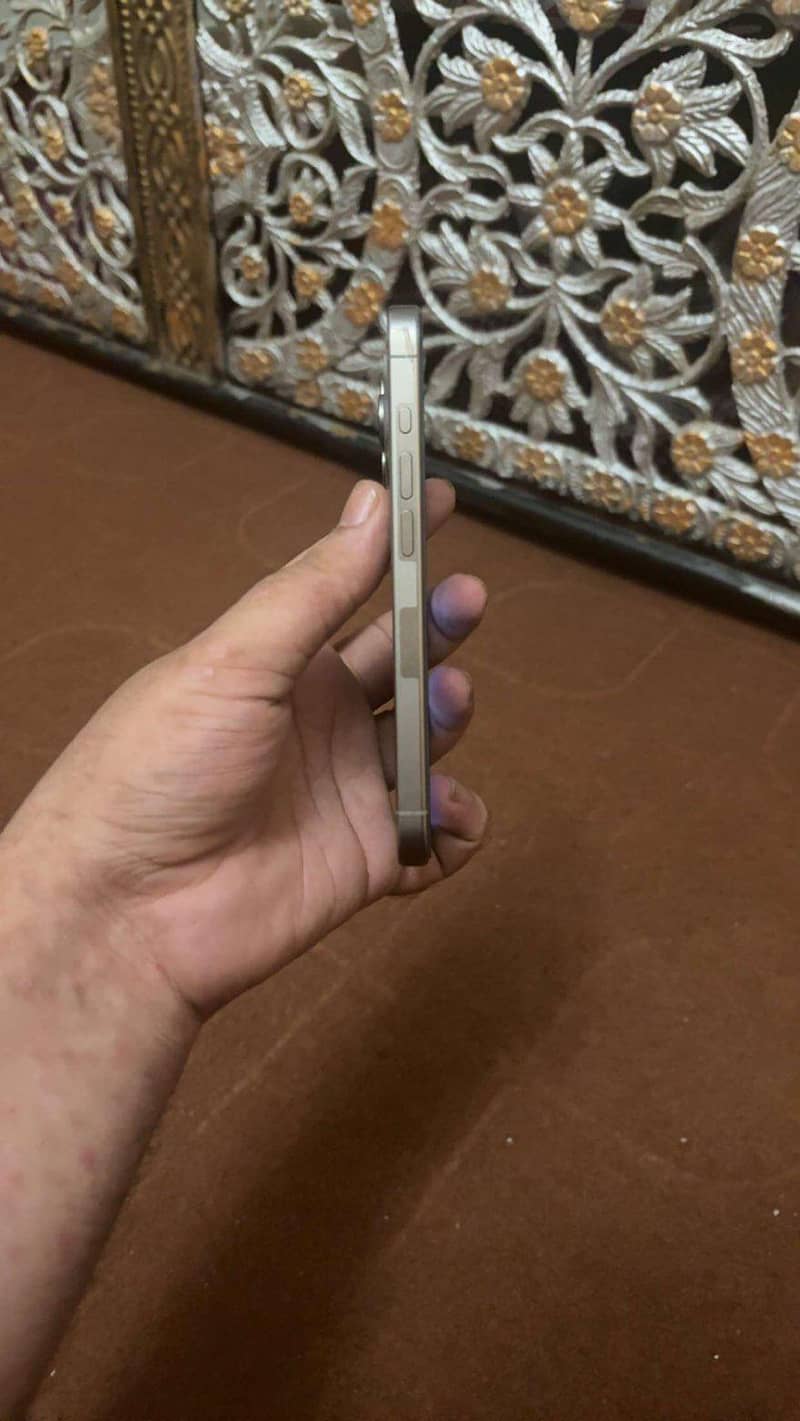 Apple iPhone 15 Pro 3