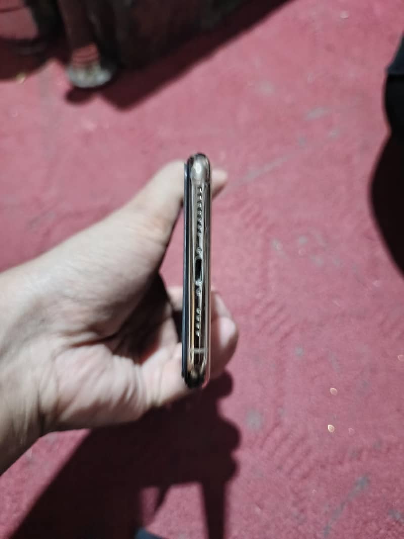 Apple iPhone 11 Pro Max 4
