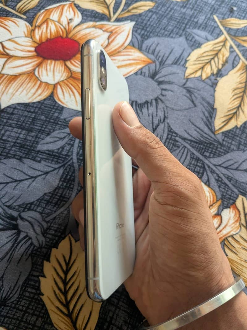 Apple iPhone X 4