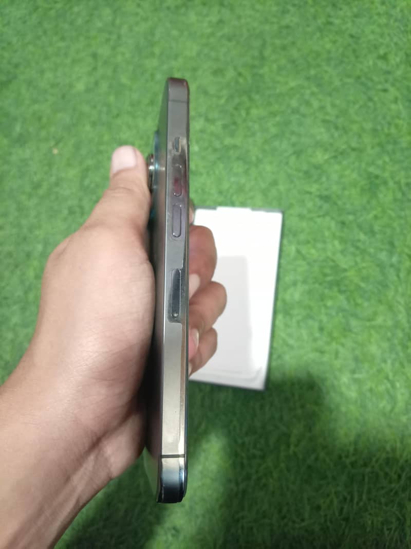 Apple iPhone 13 Pro 2