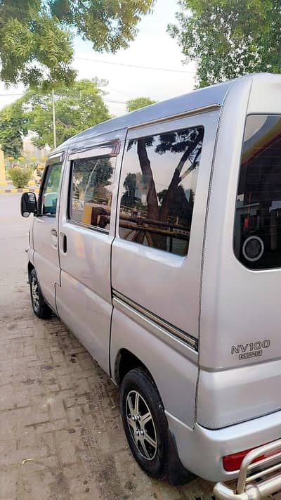 Nissan Clipper 2012