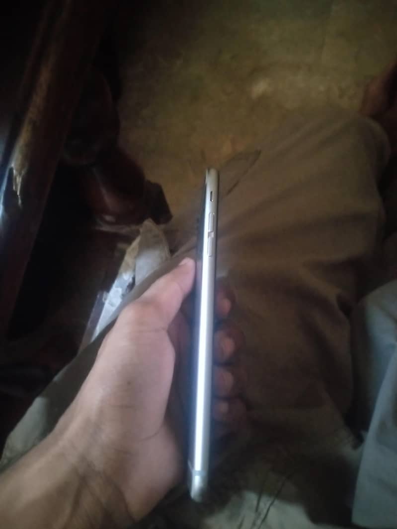 Apple iPhone 6 Plus 4