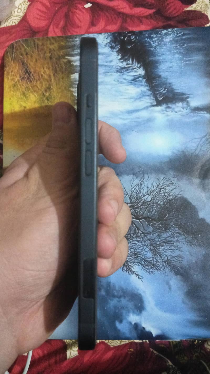Apple iPhone 13 2