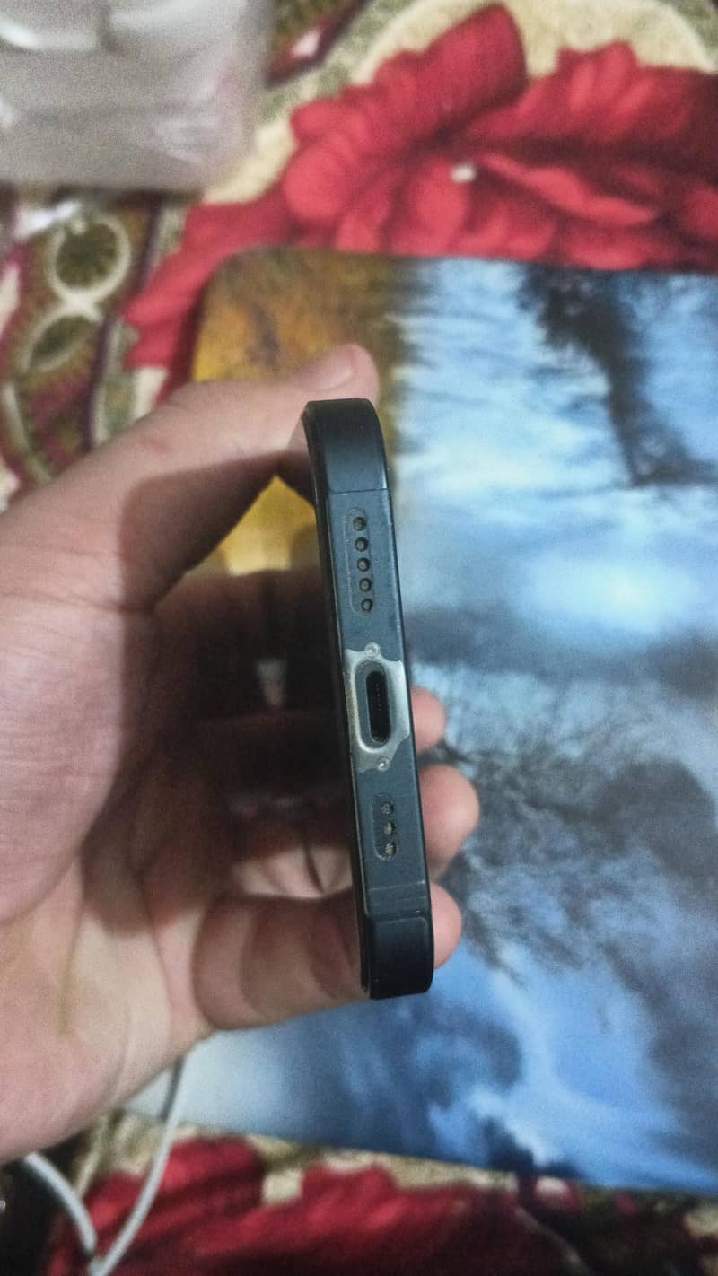 Apple iPhone 13 4