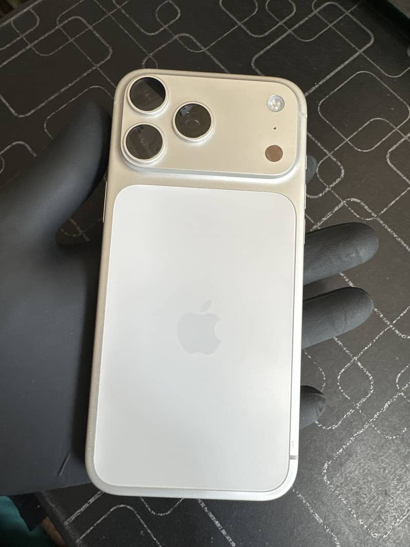 iPhone 17 Pro Max 0