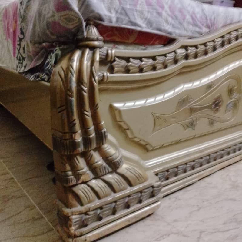bed, dressing table and cupboard 5