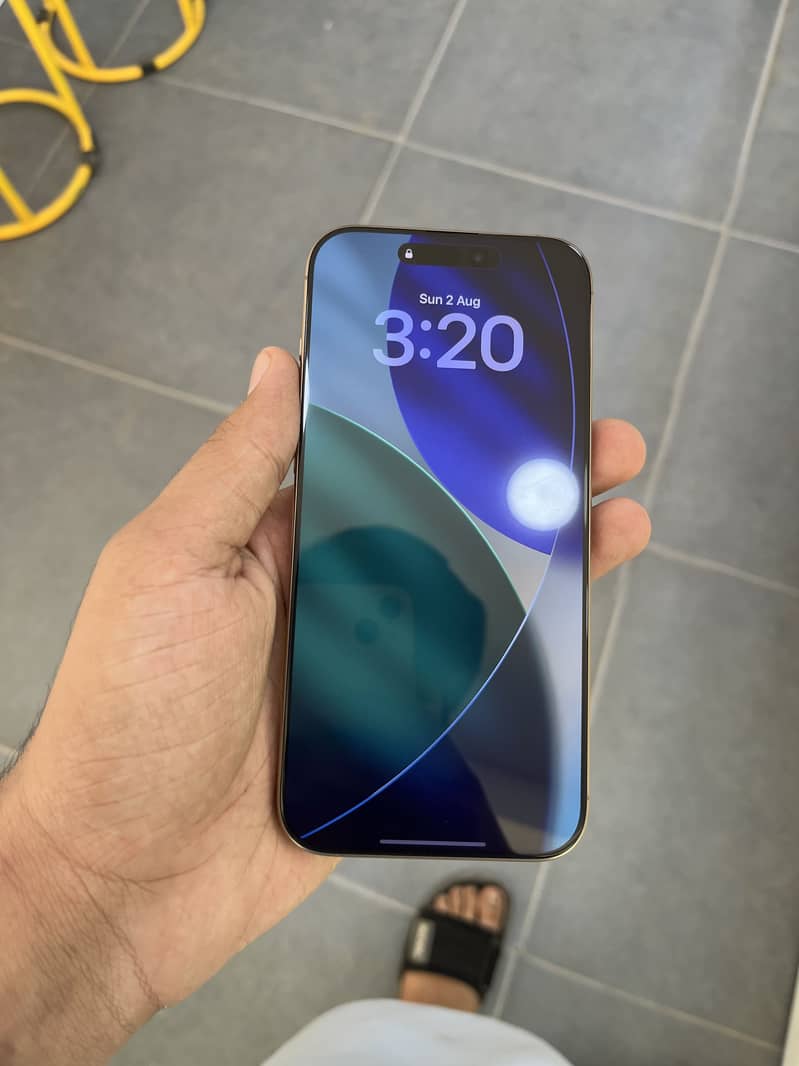 Apple iPhone 16 Pro Max 6