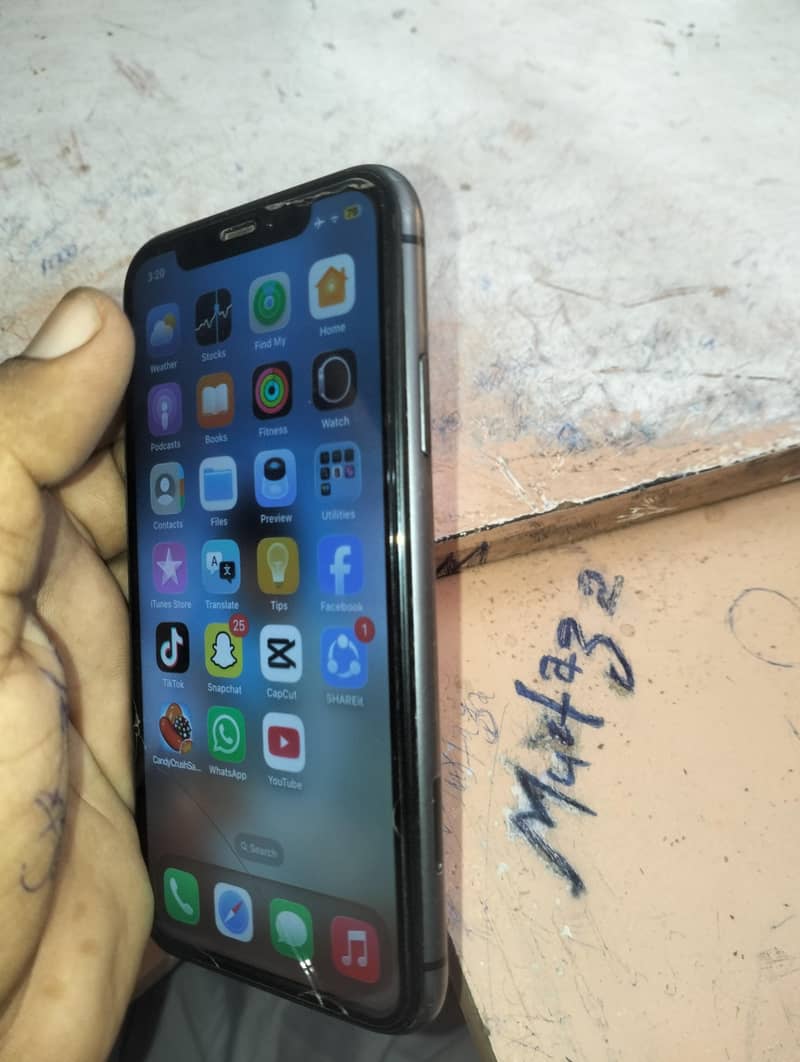 Apple iPhone 11 3