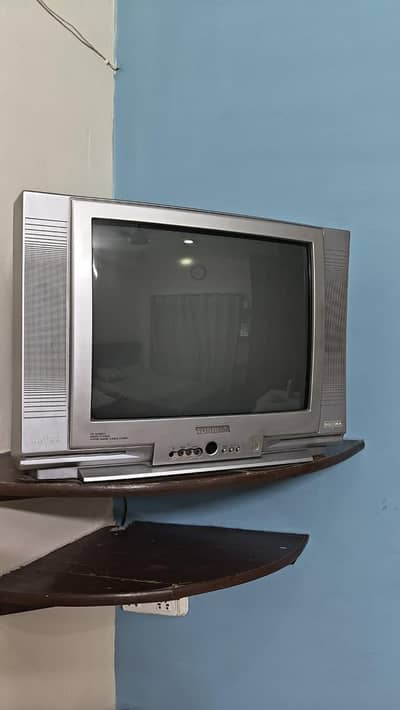 Toshiba 21 Inch Flat Screen CRT Box TV - Good Condition