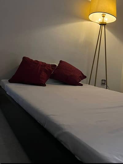 Single floor bed with mattress