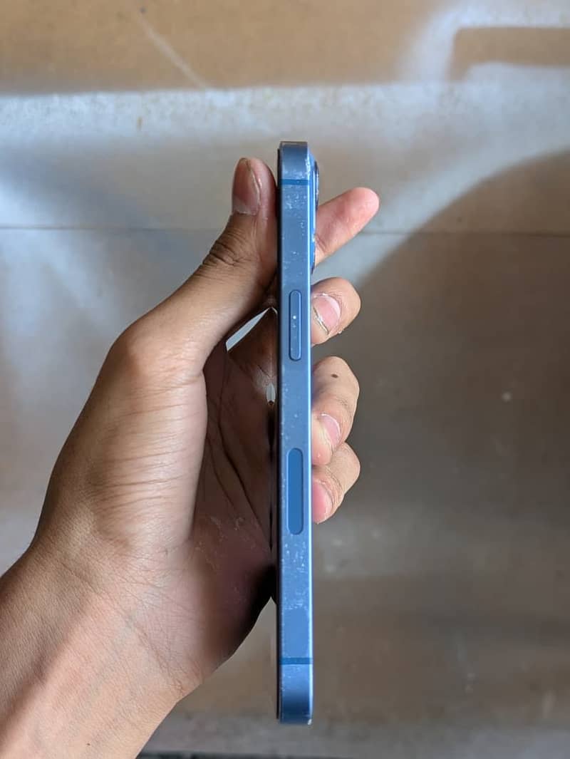 Apple iPhone 13 2